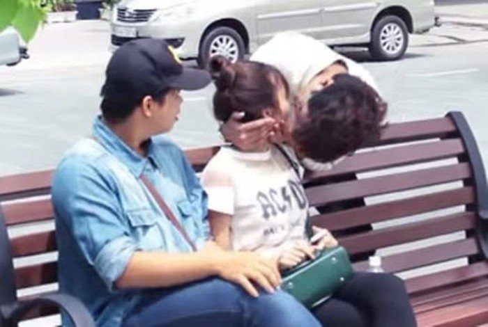 kiss-cam-11-1814555 8