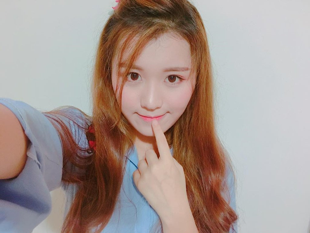 Loat hot girl sinh nam 2000 chuan bi thi THPT quoc gia hinh anh 6