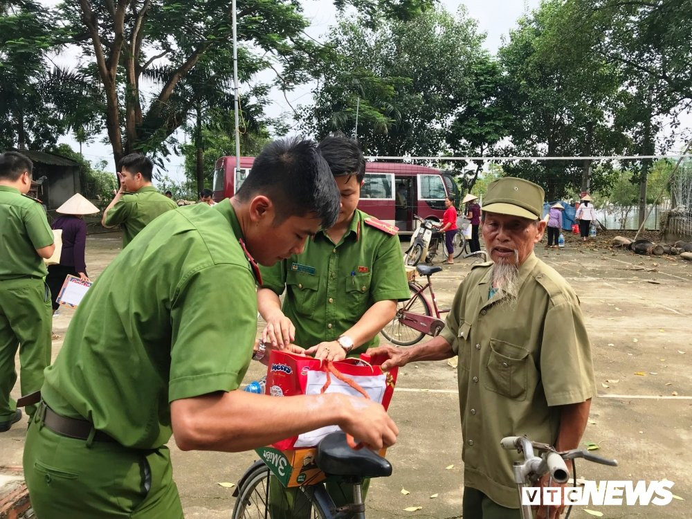 b0bca2911512f44cad03-2014 10