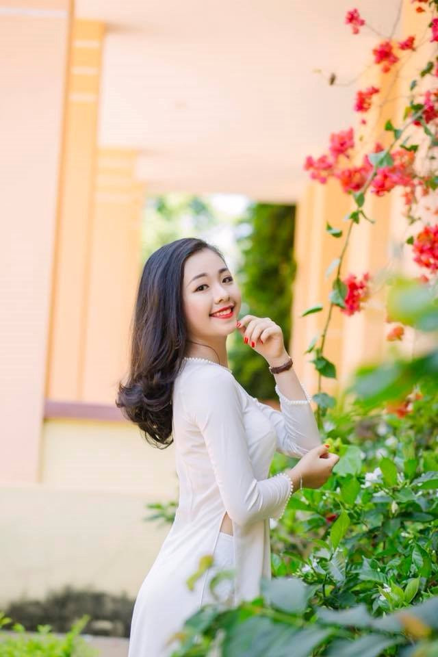 Bi phat hat truoc lop, nu sinh DH Vinh bat ngo gay chu y hinh anh 4