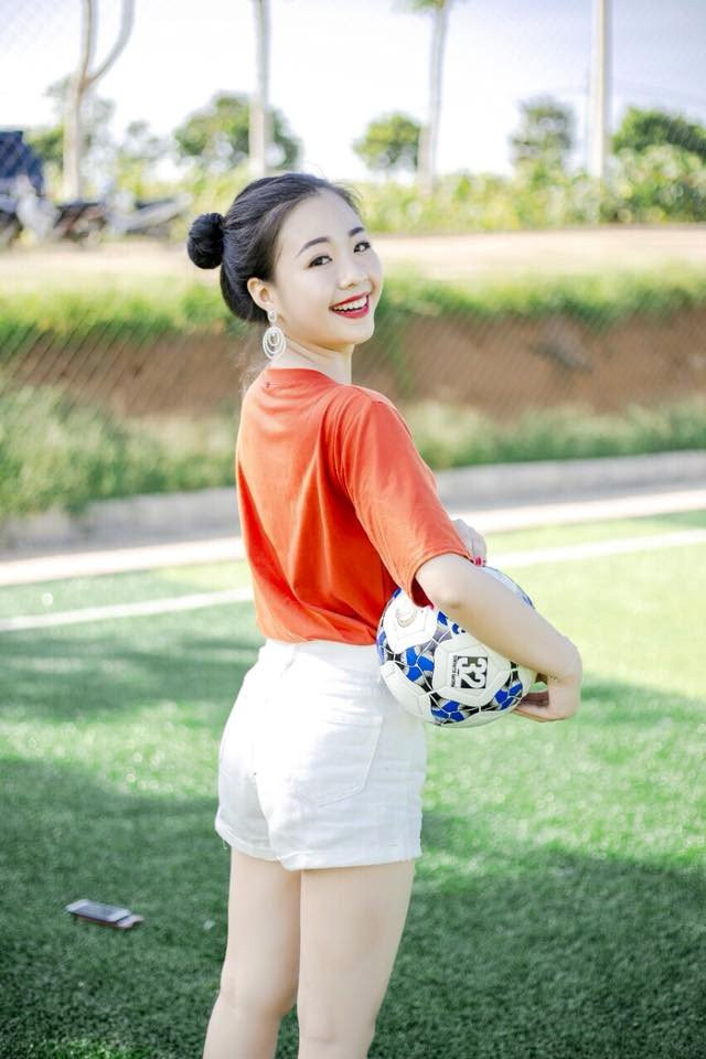 Bi phat hat truoc lop, nu sinh DH Vinh bat ngo gay chu y hinh anh 2