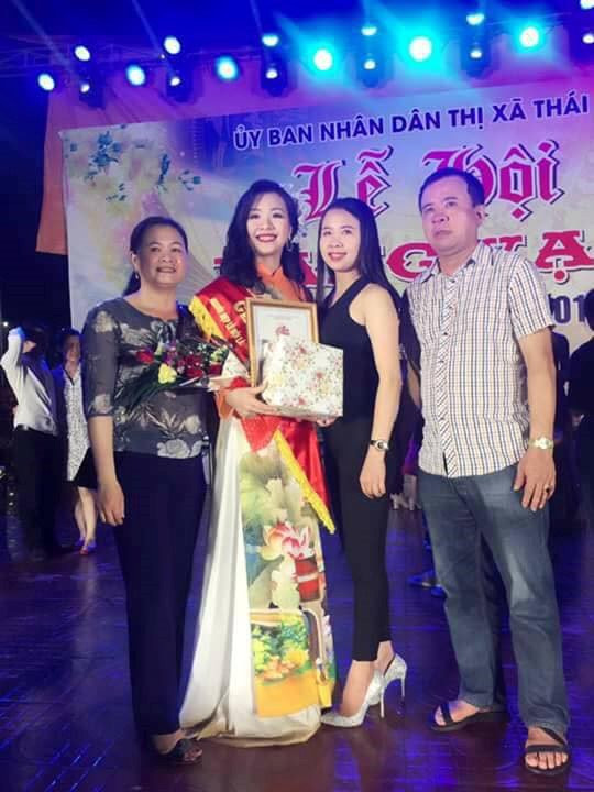 Bi phat hat truoc lop, nu sinh DH Vinh bat ngo gay chu y hinh anh 6