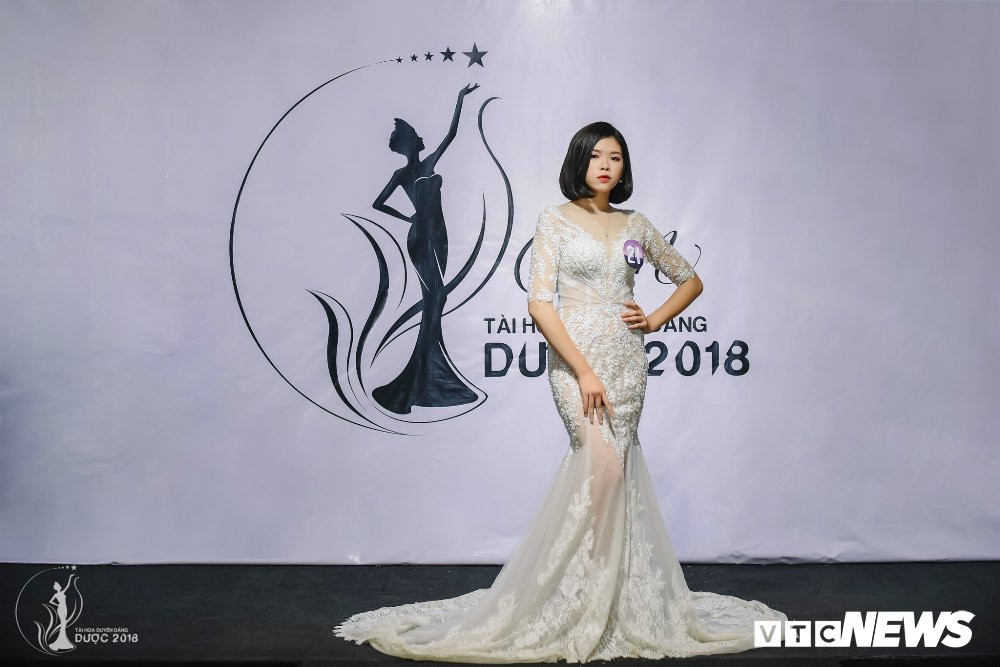 21. Phߦím Trang Nhung 18