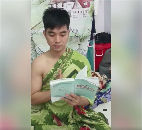 Banh-my-nhan-de-cuong-va-hang-loat-chieu-tro-on-thi-khong-the-tuong-tuong-noi-cua-hoc-sinh-sinh-vien_7