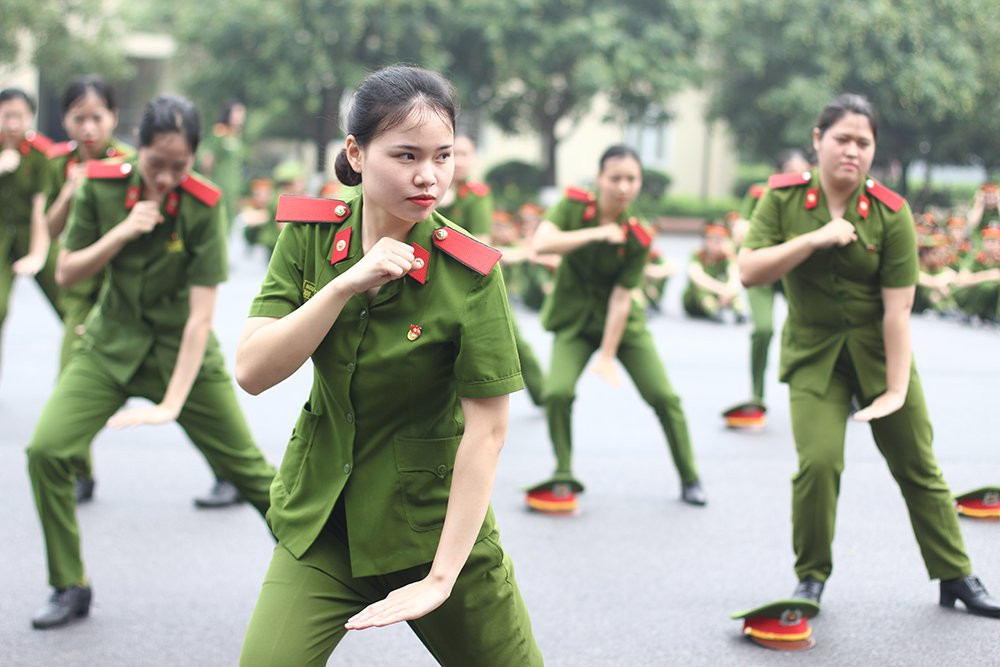 nu-sinh-canh-sat (18) 7