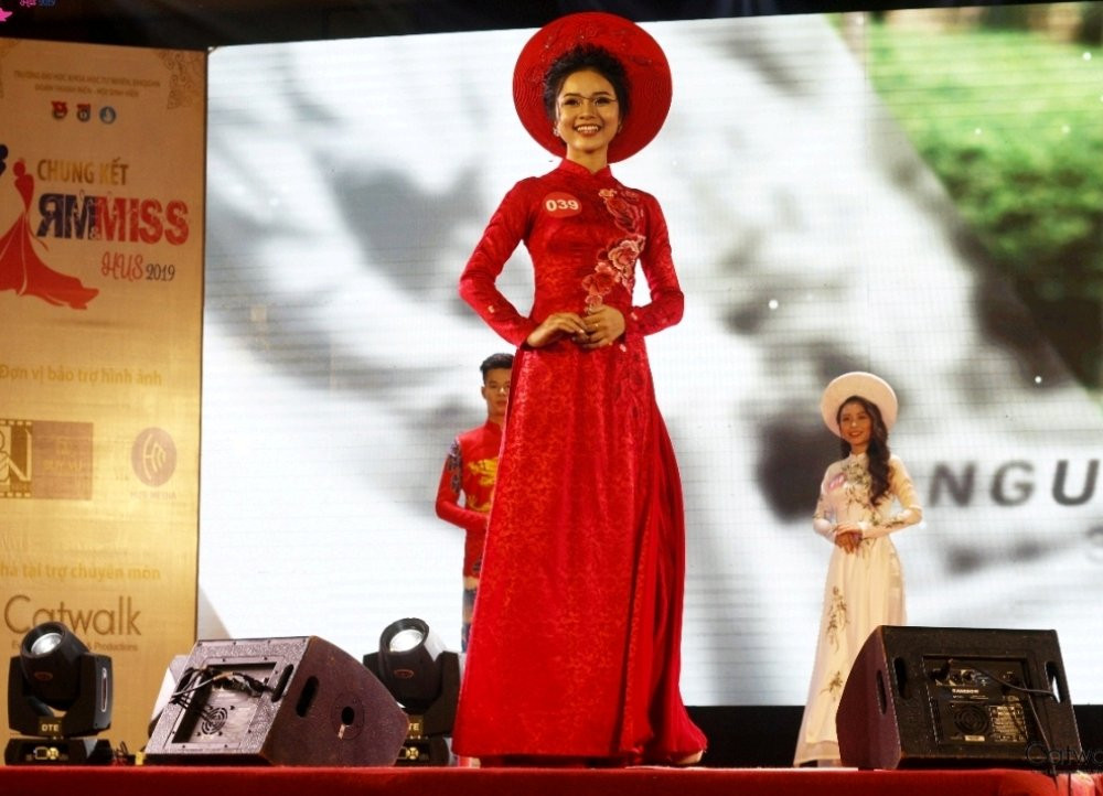 mr and miss hus (9) 7