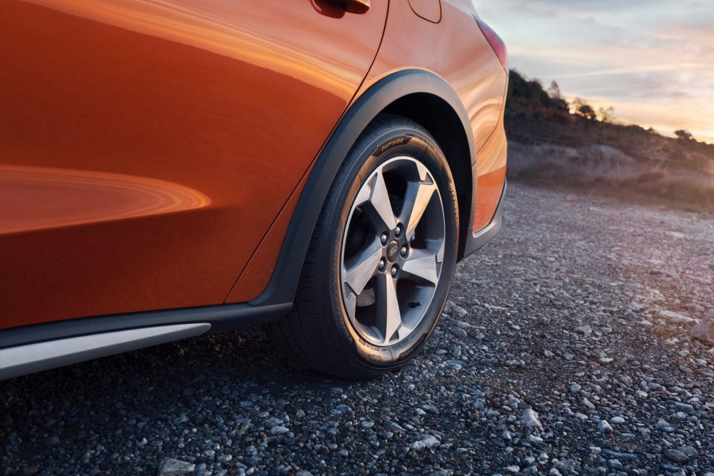 c40e2407-2019-focus-active-wagon-5 4