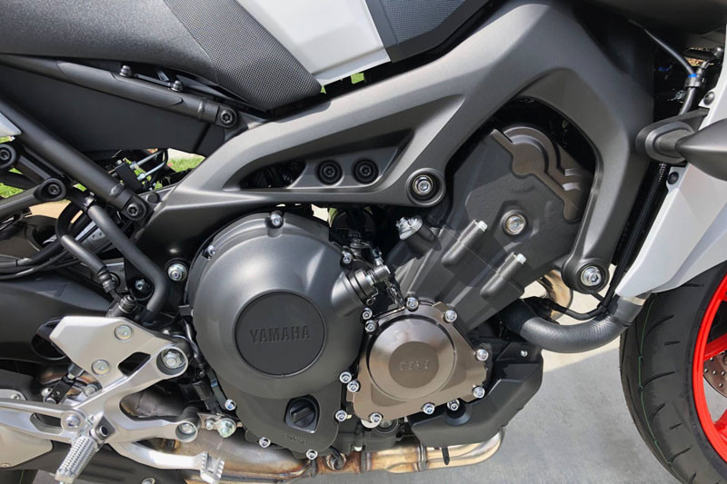 Yamaha-MT-09-11 11