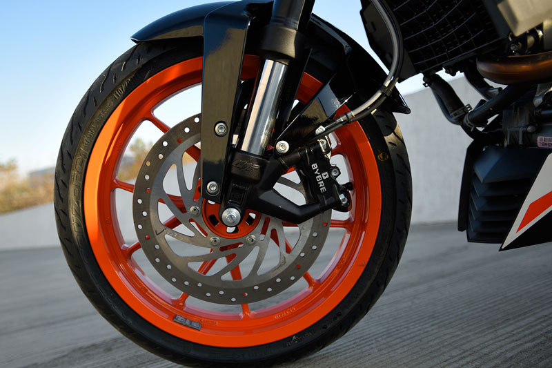 ktm-200-duke-2