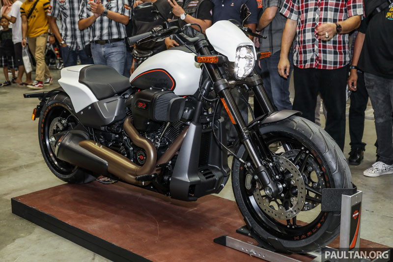 Harley-Davidson-FXDR-114-2019-1