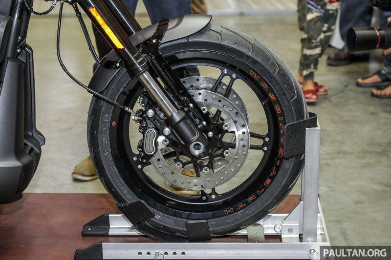 Harley-Davidson-FXDR-114-2019-11 11