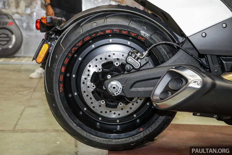 Harley-Davidson-FXDR-114-2019-14 13