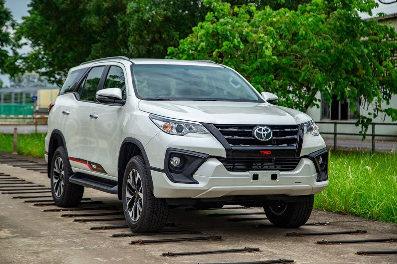 5-Toyota-Fortuner 4