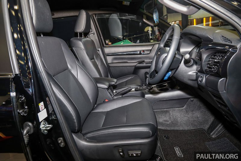 Toyota-Hilux-2-8-Black-Edition-5 5