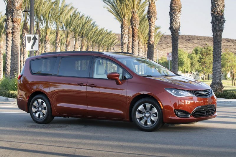 5-Chrysler-Pacifica-Hybrid 5