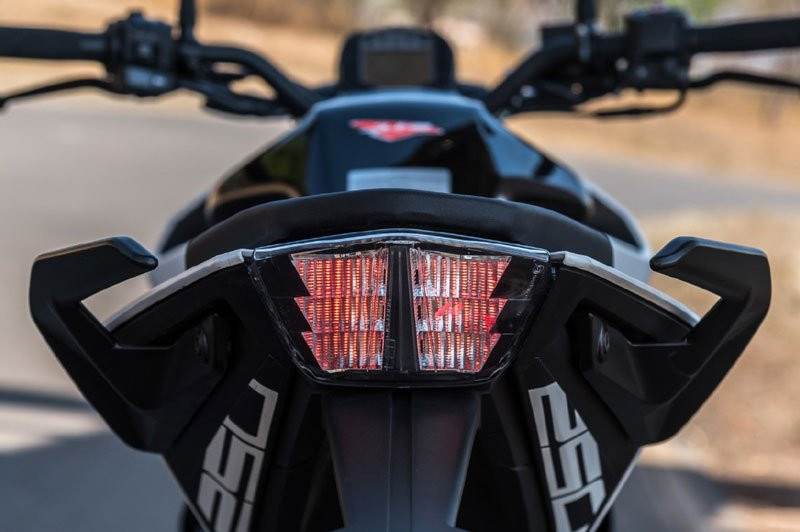 KTM-250-Duke-2019-4 3