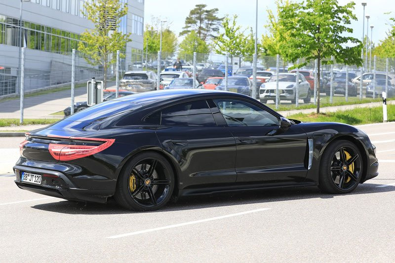 porsche-taycan 3
