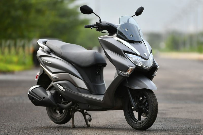 Suzuki-Burgman-Street-1