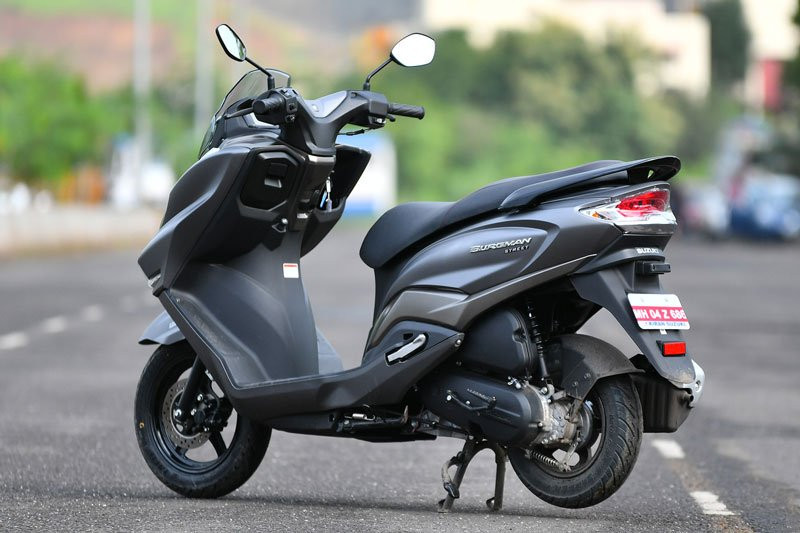 Suzuki-Burgman-Street-2