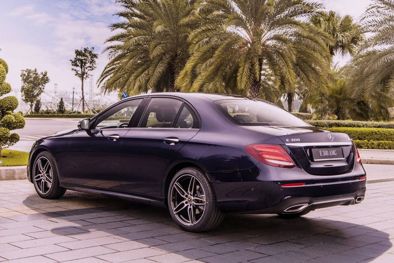 mercedes--benz-E300-2019-3 3