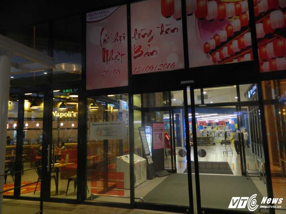 Gioi thieu le hoi den long o cong ra vao