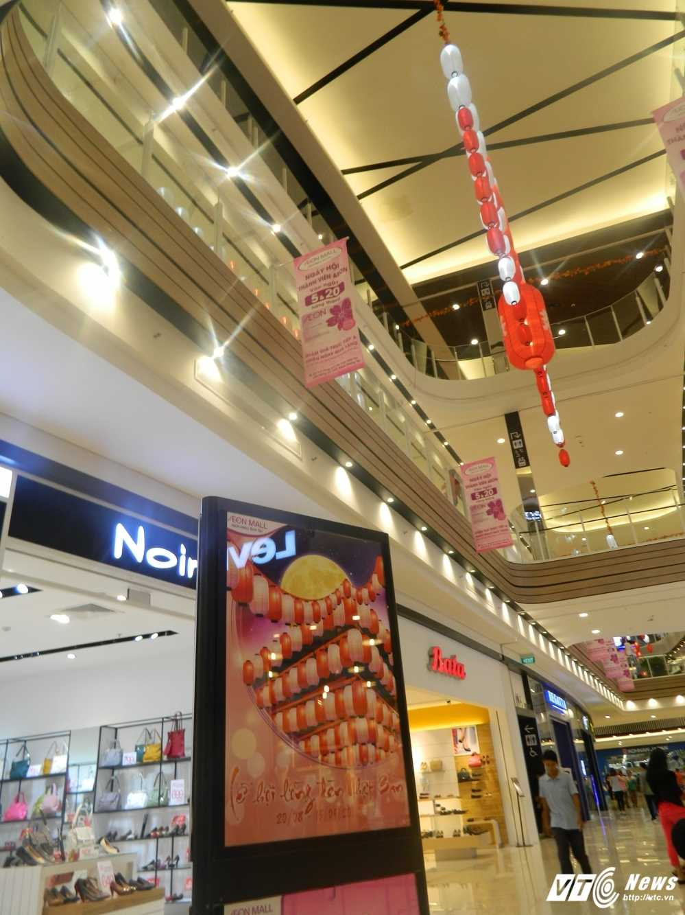 le hoi long den nhat ban