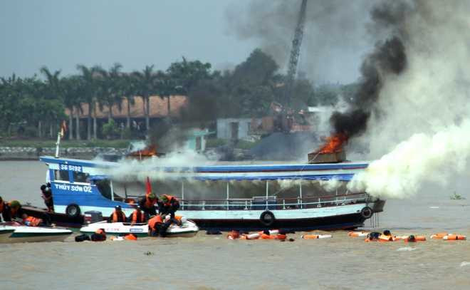 canh-sat-co-dong-1_660x0