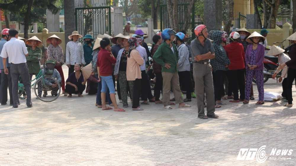 14787588_1207109612686382