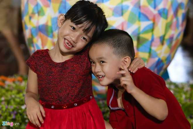 Hang nghin nguoi chen chuc dem khai mac duong hoa Nguyen Hue hinh anh 12