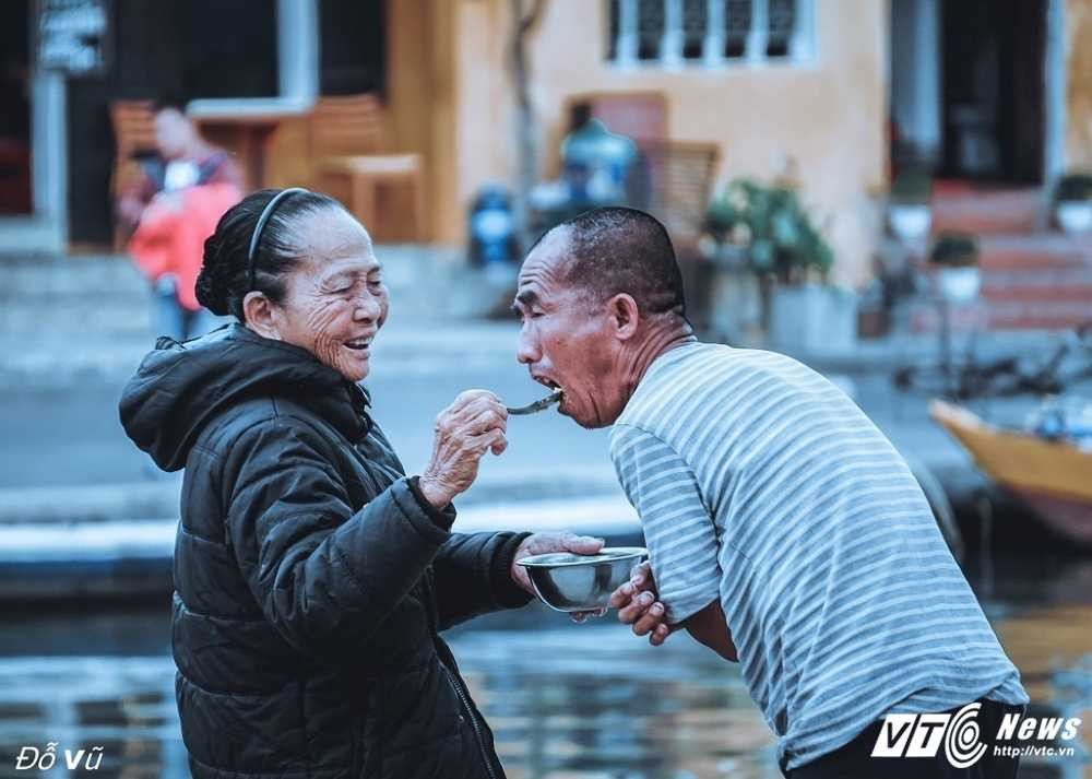 Hon 50 nam dut com cho con an truoc chua cau 1