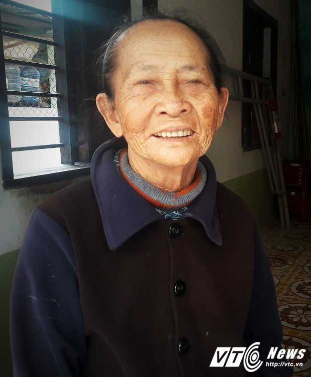 Hon 50 nam dut com cho con an truoc chua cau 3