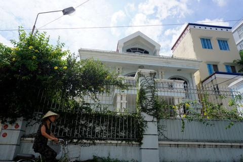 Lum xum dau gia nha dat Bau Kien: Sai nghiem trong?