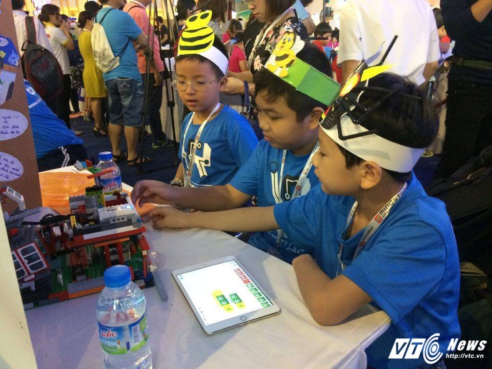 Hinh anh Hang tram hoc sinh tieu hoc TP.HCM hao hung voi cuoc thi khoa hoc ung dung 2017 3