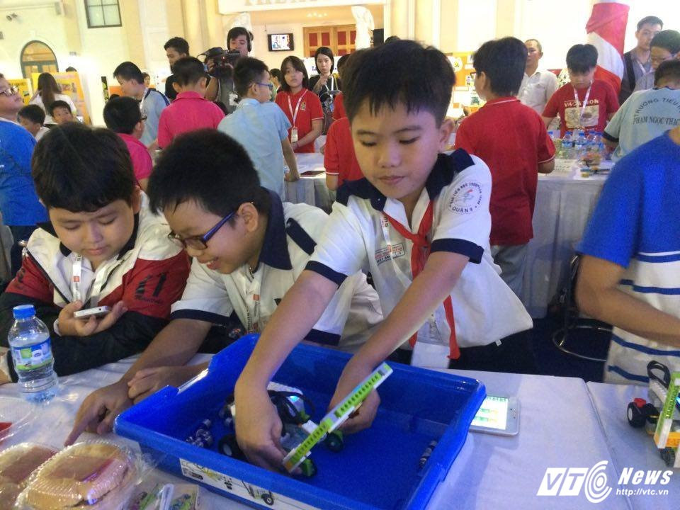 Hinh anh Hang tram hoc sinh tieu hoc TP.HCM hao hung voi cuoc thi khoa hoc ung dung 2017 9