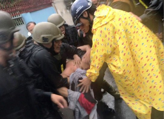 photo-1-1500521555805 3