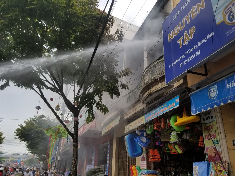 33498524_1702143579863524_2829466390941925376_n