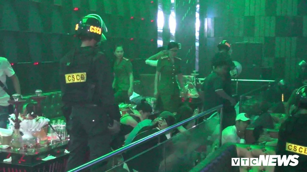 kien giang dot kich quan bar