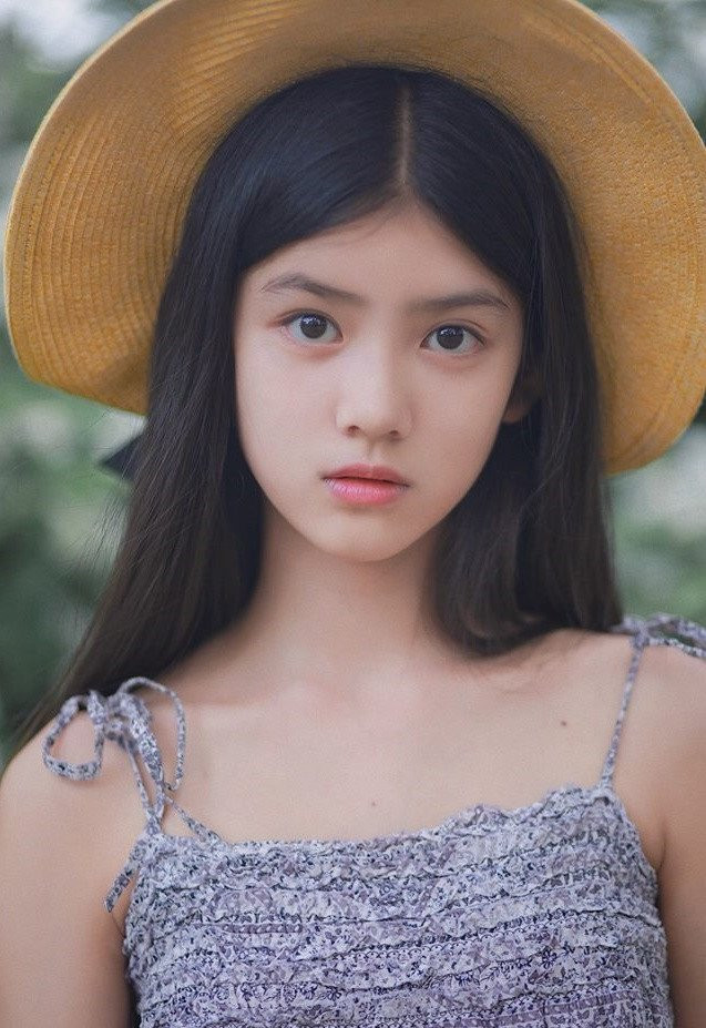 Co be 12 tuoi cao 1,60 m duoc vi nhu 'tieu my nhan' Trung Quoc hinh anh 3