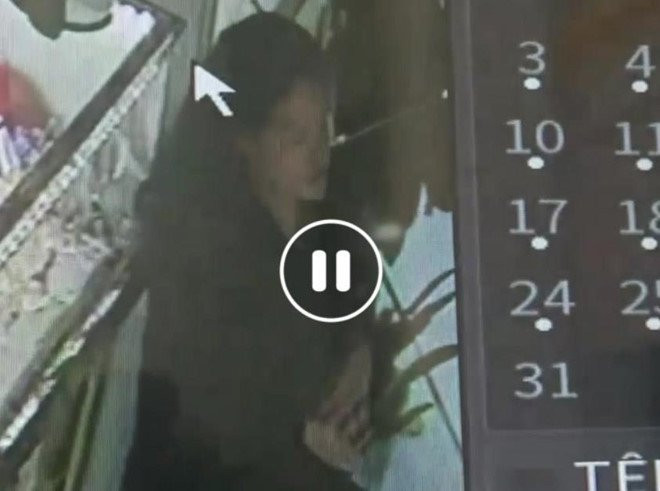 dieu-tra-vu-co-gai-tre-cam-dao-de-doa-nu-chu-tiem-vang-cuop-day-chuyen-1