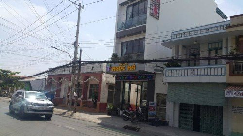 dieu-tra-vu-co-gai-tre-cam-dao-de-doa-nu-chu-tiem-vang-cuop-day-chuyen-2