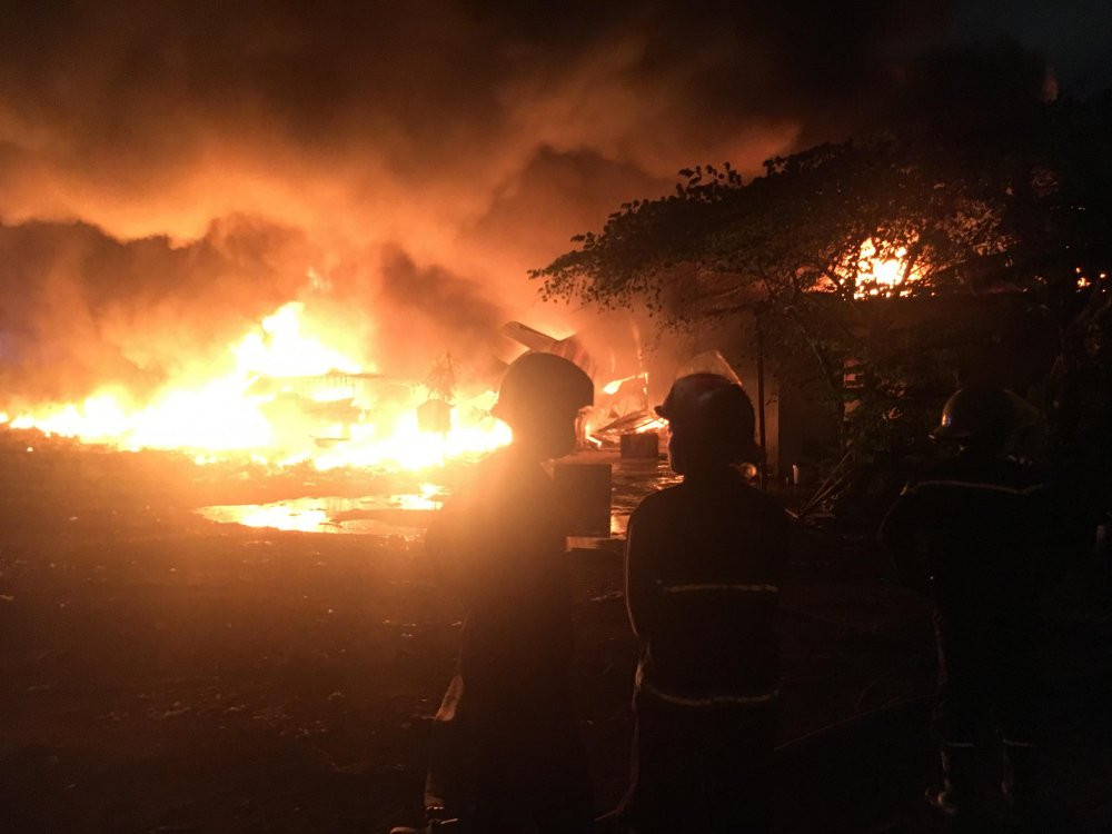 vua-ve-chai-chay-lon