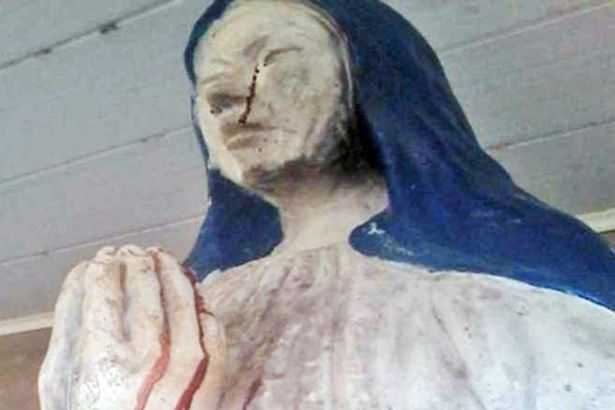 PAY-The-statue-crying-blood
