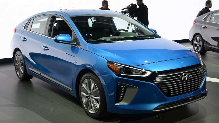 01-2017-hyundai-ioniq-ny-
