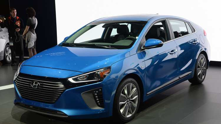 03-2017-hyundai-ioniq-ny-