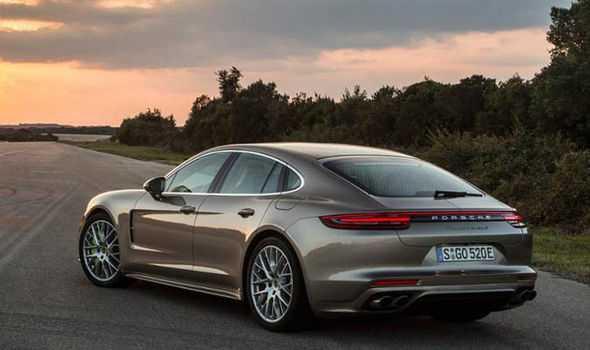 Panamera-Turbo-S-E-Hybrid-847854