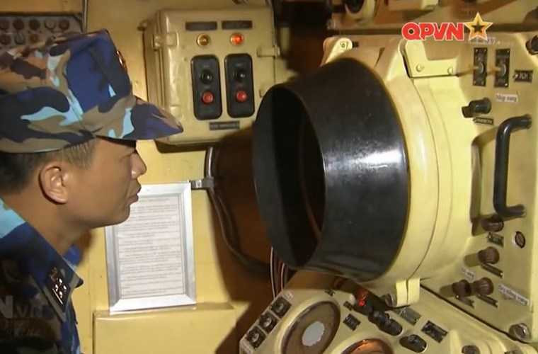 cuc-hiem-canh-viet-nam-nap-ngu-loi-cho-tau-san-ngam-hinh-11