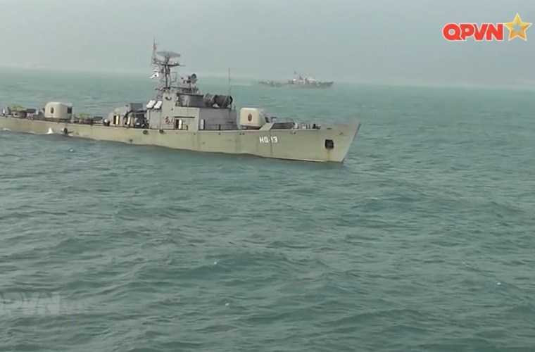 cuc-hiem-canh-viet-nam-nap-ngu-loi-cho-tau-san-ngam-hinh-15