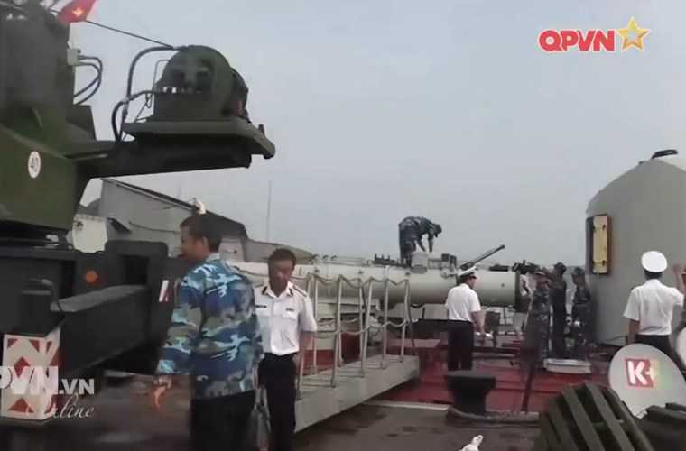 cuc-hiem-canh-viet-nam-nap-ngu-loi-cho-tau-san-ngam-hinh-2