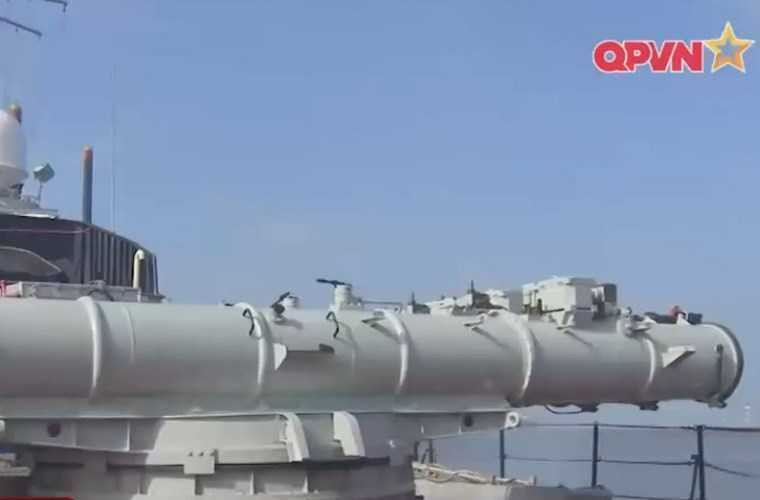 cuc-hiem-canh-viet-nam-nap-ngu-loi-cho-tau-san-ngam-hinh-8