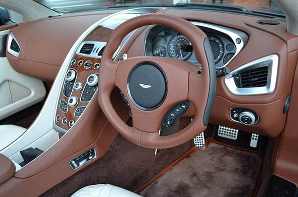 Aston-Martin-Vanquish-Volante-interior-890050